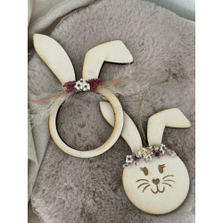 Hasen mit Trockenblumen