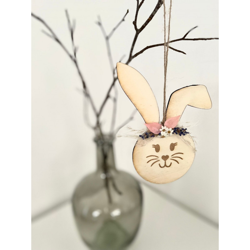 Hasen mit Trockenblumen