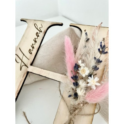 Anfangsbuchstaben mit Trockenblumen