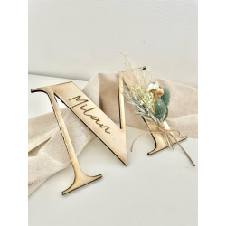 Anfangsbuchstaben mit Trockenblumen